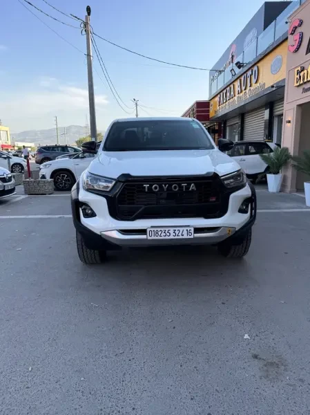 Toyota Hilux 2024 GR SPORT - 1