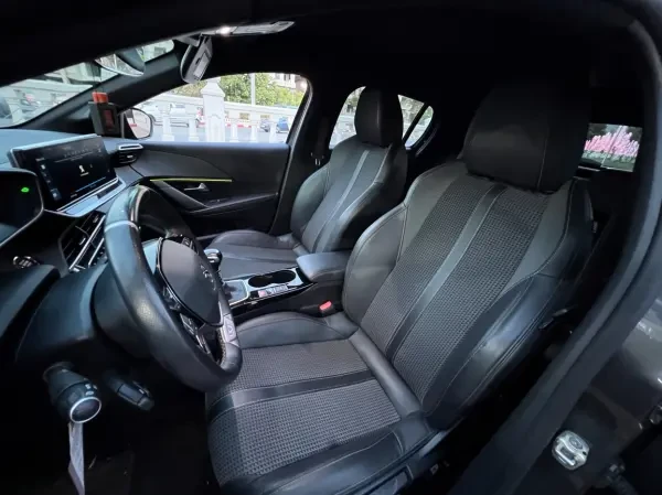 Peugeot 208 2023 GT - 2