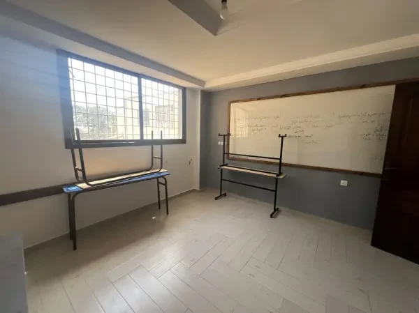 كراء شقة طابق فيلا 4 غرف - 1