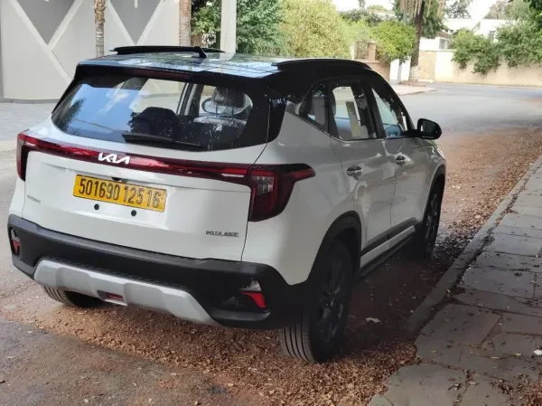 Kia Seltos 2025 Luxury - 4