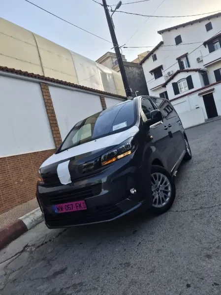 Peugeot Expert 2026 Traveller - 1