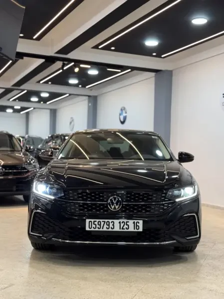 Volkswagen Passat 2025 R Line - 1