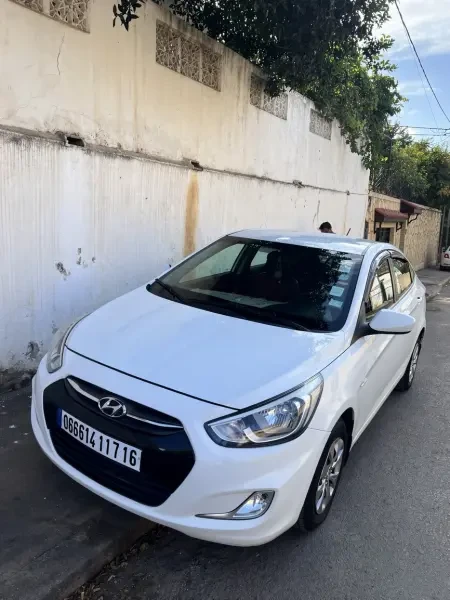 Hyundai Accent RB 4 portes 2017 A - 3