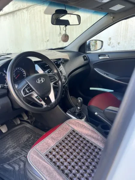 Hyundai Accent RB 4 portes 2017 A - 2