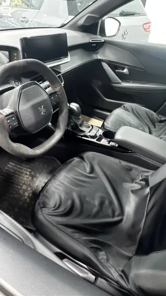 Peugeot 208 2024 GT - 1