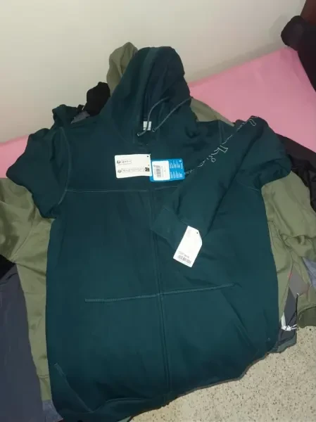 lot de vêtements originaux à vend - 1