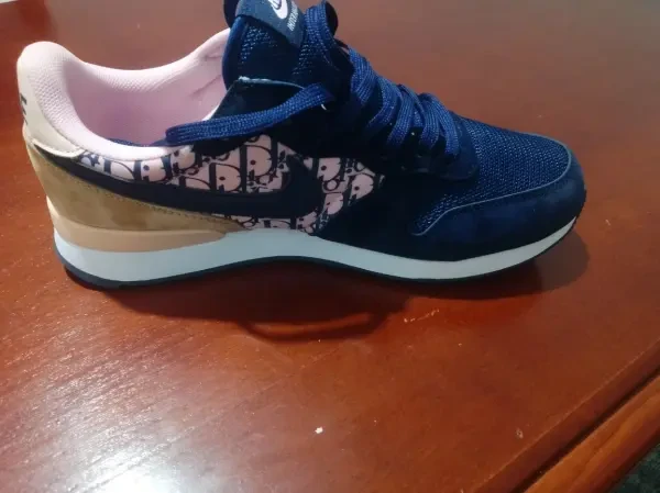 NIKE - 1
