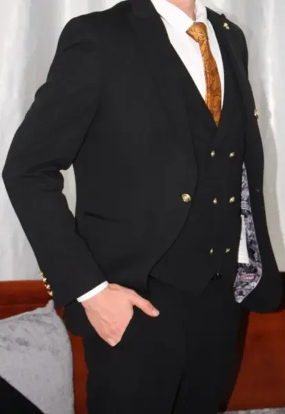 Costume jdide jamais utilisé tail - 1