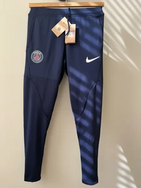 Pull et pontalon //svp pour - 1