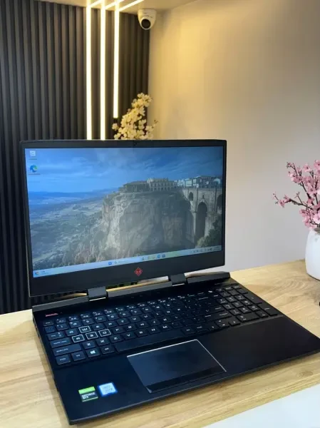 HP OMEN 15 i5-8300H 16GB 512 SSD - 1