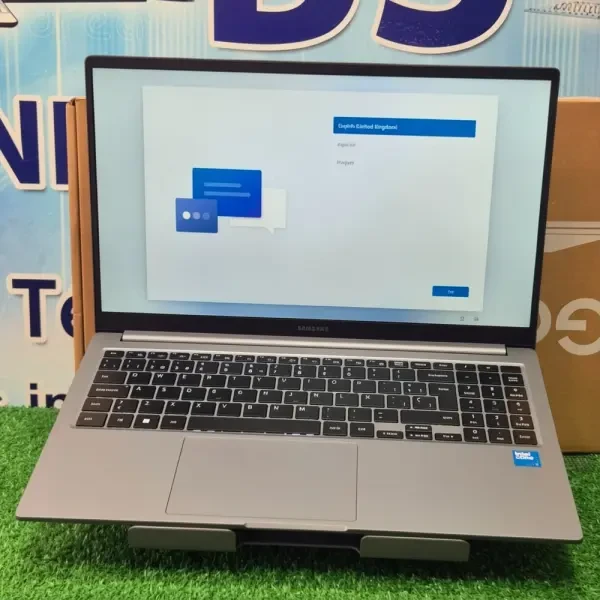 SAMSUNG GALAXY BOOK4 Intel core 7 - 1