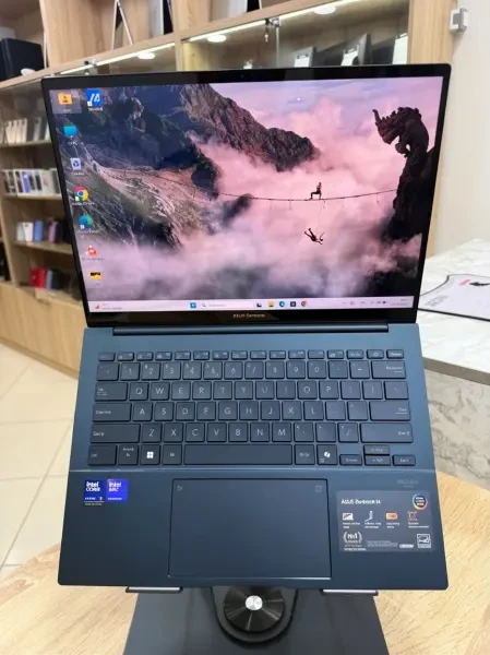 ASUS Zenbook 14 UX3405C Ultra 9 2 - 1