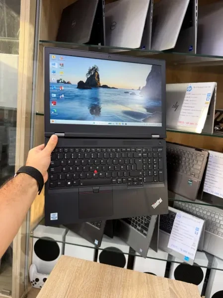 LENOVO THINKPAD P15 Gen1 | i7 108 - 1