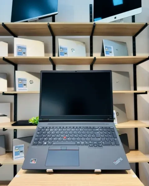 [VENDU] LENOVO ThinkPad P16v Gen1 - 1