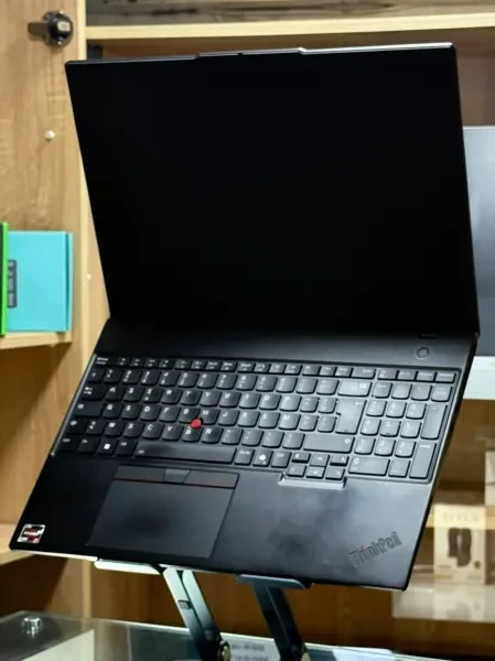LENOVO THINKPAD L16 AMD RYZEN 5 P - 1