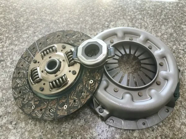 KIT D'EMBRAYAGE NISSAN D22 TD27 P - 1