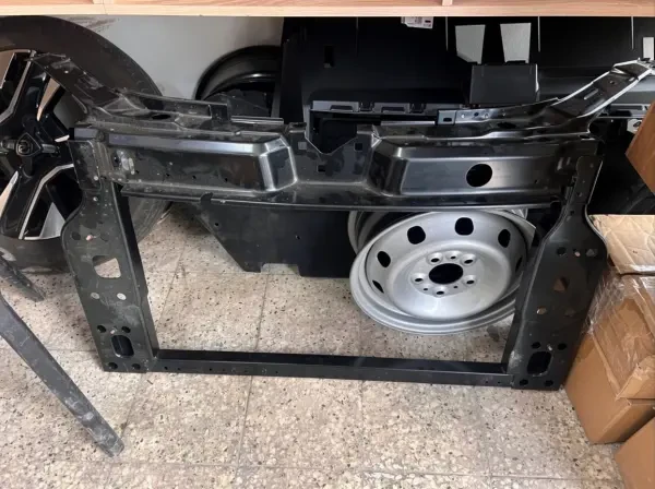 Armature Avant / Façade Support - 1