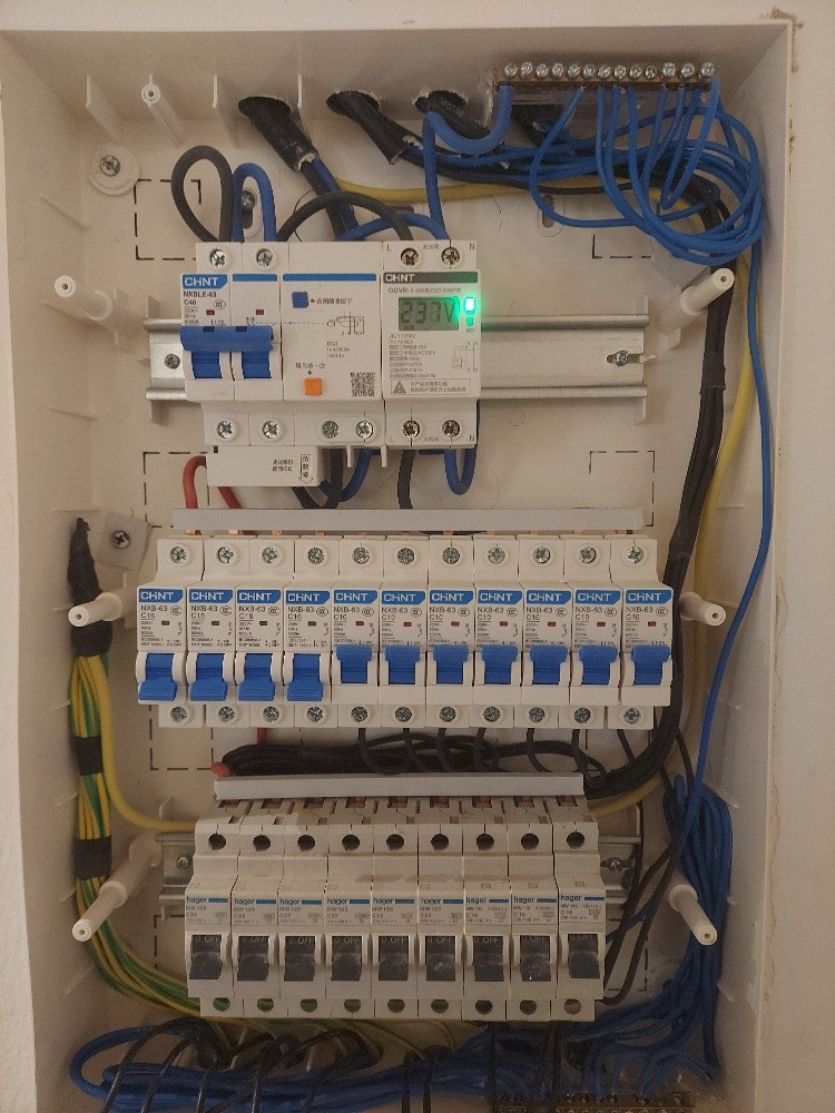 électricien  - 1