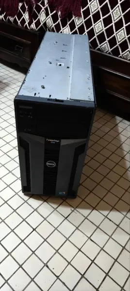Lot De Pc Serveurs Et Accessoires - 1