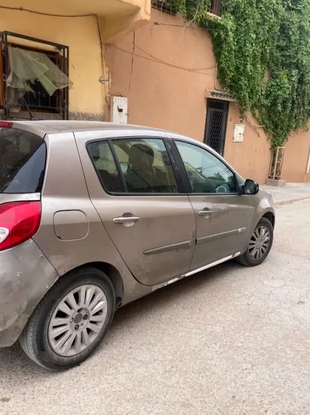 Renault Clio 3 2010 Clio 3 - 4