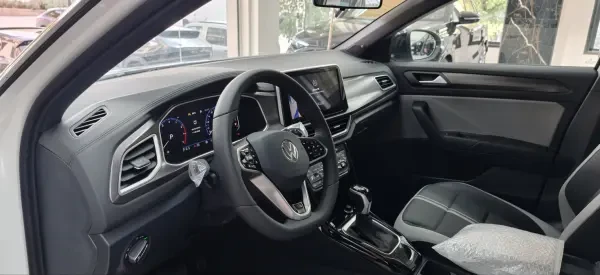 Volkswagen T-Roc 2026 R-Line - 2