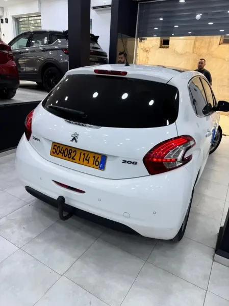 Peugeot 208 2014 Allure - 4