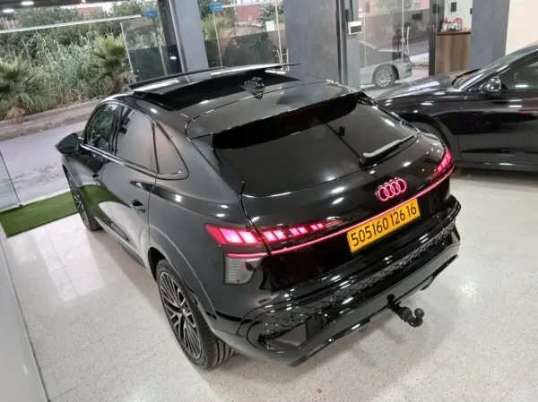 Audi Q3 2026 S-line spotback - 1