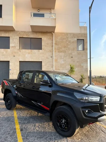 Toyota HILUX 4X4 2026 GR - 1