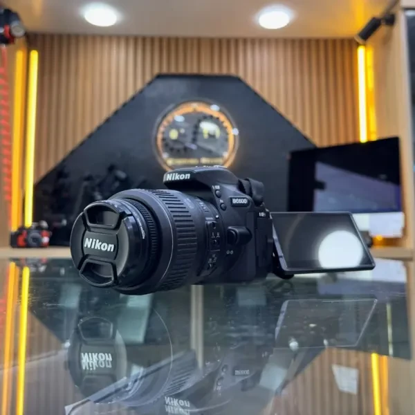NIKON D5600 boîtier avec 18-55mm - 1