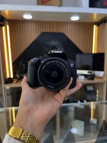 CANON 700D boîtier avec 18-55mm - 1
