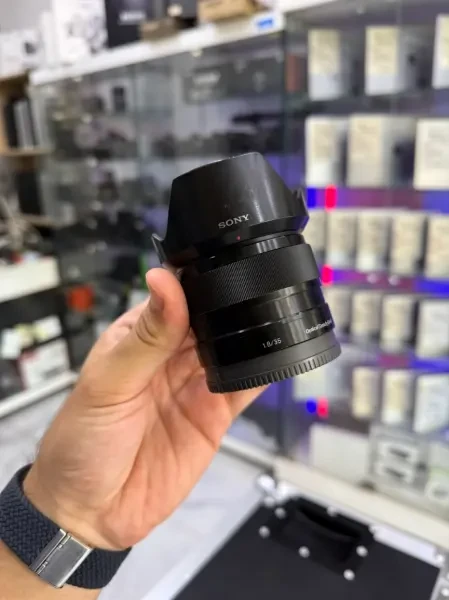 Objectif Sony E 35 mm f/1.8 OSS - 1