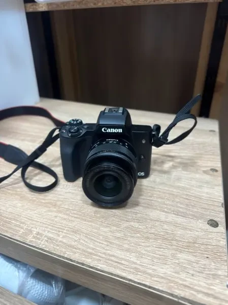 Canon EOS M50 - 1