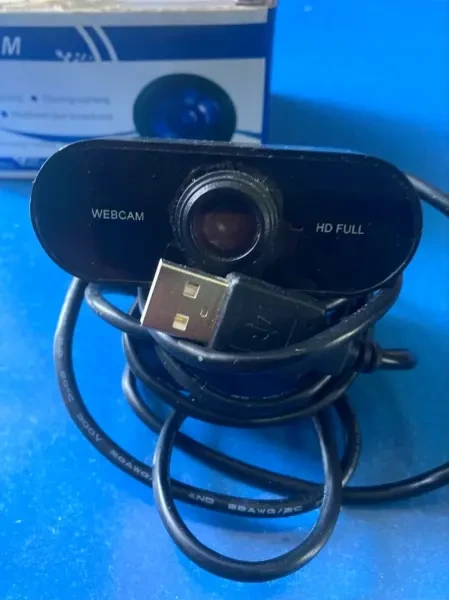 Webcam HD(180 ) + Disponible - 1
