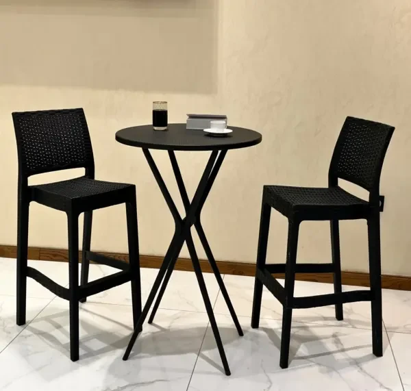 Chaise de bar en plastique + tabl - 1