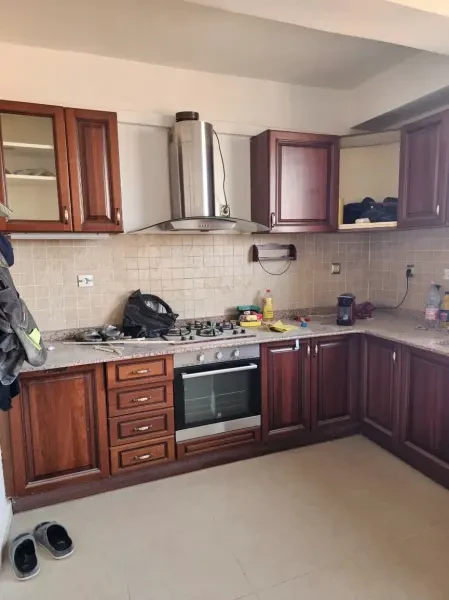 Cuisine équipée en bois acajou + - 1