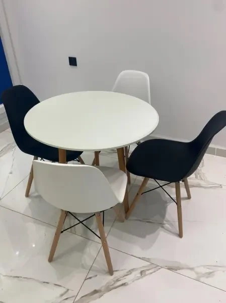 PROMO AOÛT : Table 80cm + chaises - 1