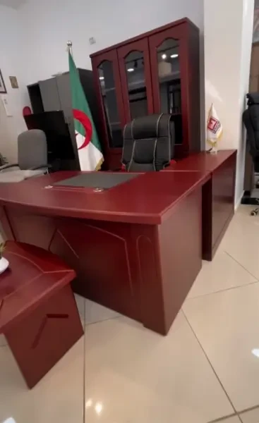 مكتب عمل - 1