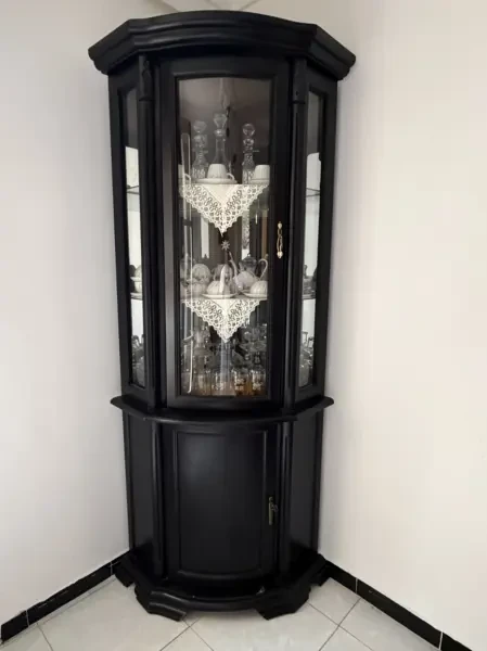 Armoire de coin vitrée +tables gi - 1