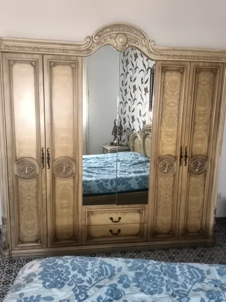 À VENDRE BELLE CHAMBRE À COUCHER - 1