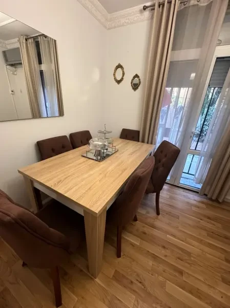 Table À Manger Avec 6 Chaises - 1