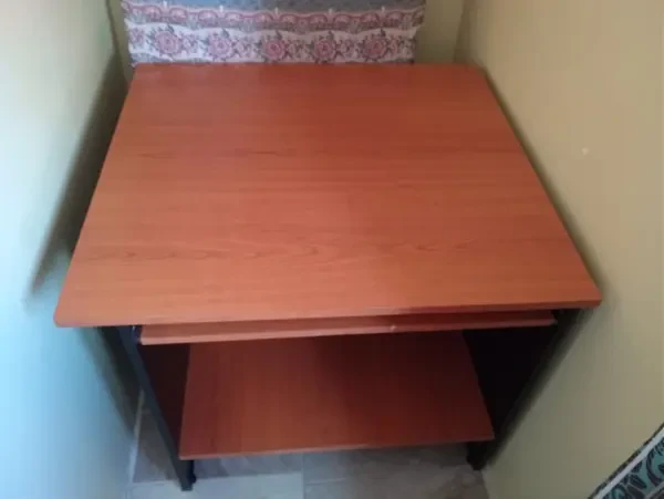 طاولة مكتب بحجم كبير - 1