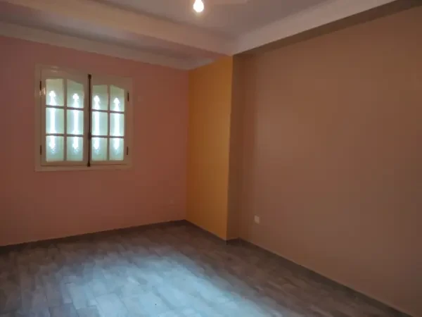كراء شقة طابق فيلا 4 غرف - 1