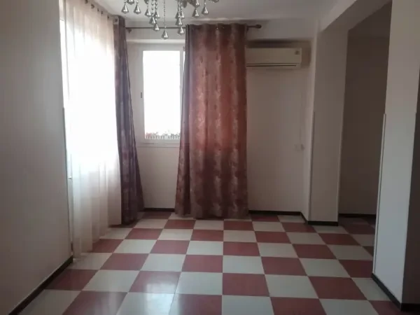بيع شقة 4 غرف - 2