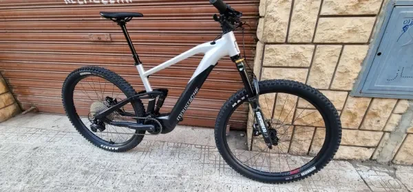Vélo Électrique Moustache - 1