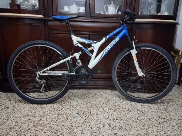 Vélo Décathlon Rockrider 26". - 1