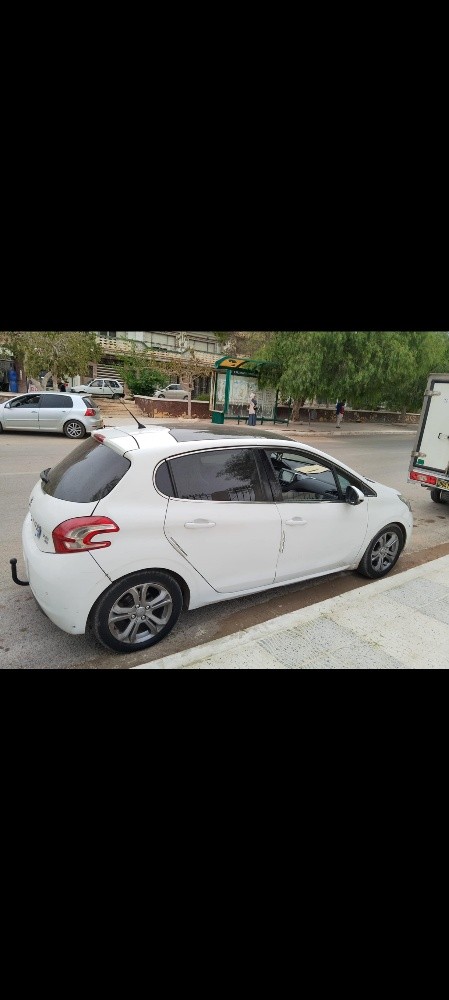بيجو 208 1.6 مازوت 2015 - 1