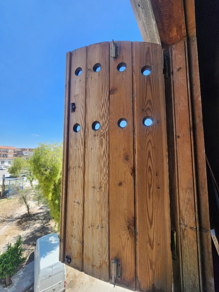 Deux paires de fenêtres en bois - 3