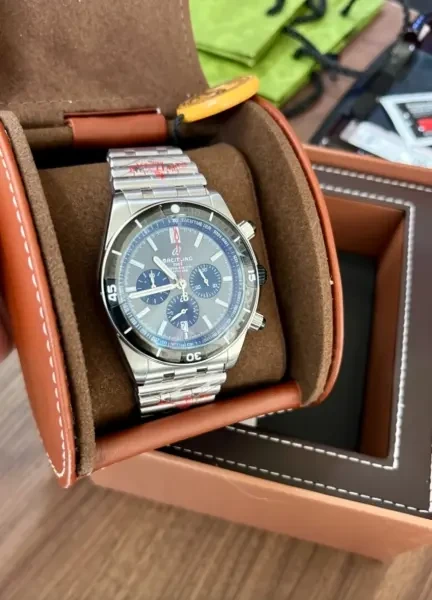 BREITLING Super Chronomat B01 44 - 1