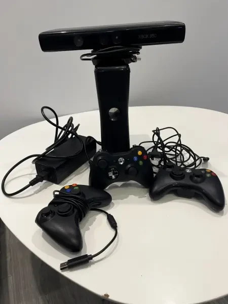 XBOX 360 FLASHÉ AVEC ACCESSORIES - 1
