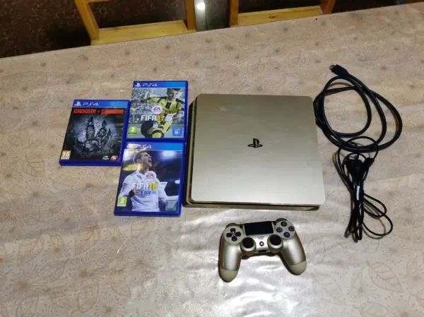 PlayStation 4 slim Gold Édition - 1